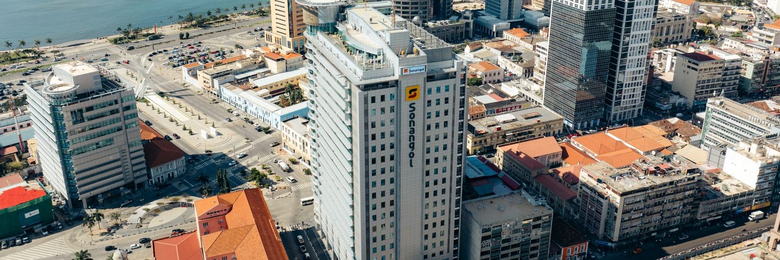 Vista aérea da baixa de Luanda
